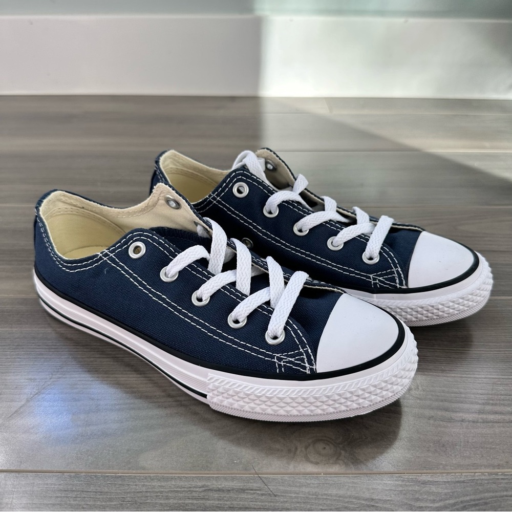 NEW Converse Kids Chuck Taylor All Star Sneakers, Size 2